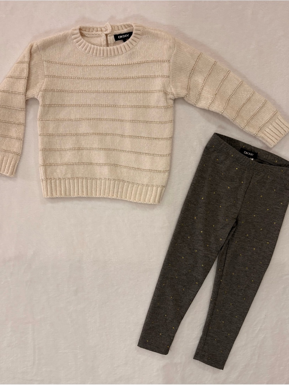 🤍 DKNY Girls 2-Piece Outfit Set – Size 3T – White Gray Gold – NWOT